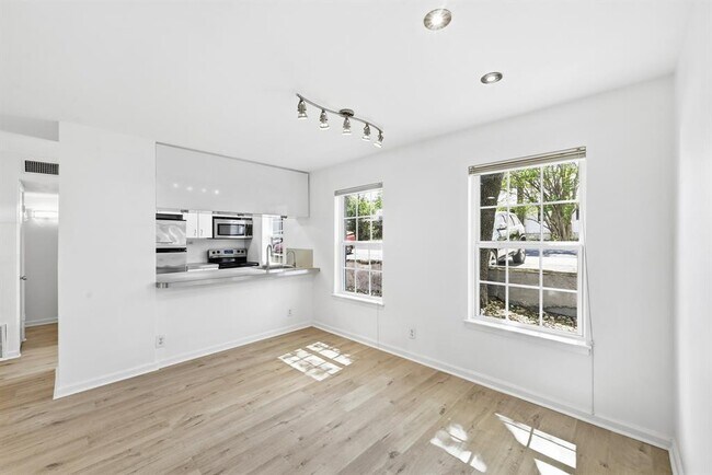 Photo - 300 Crockett St Unit 116