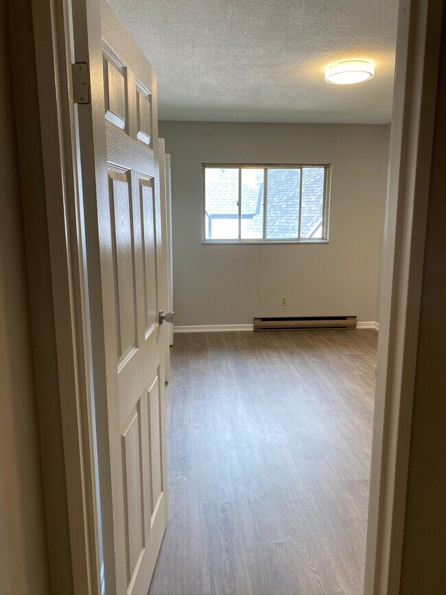 Photo - 96 Marlborough St S