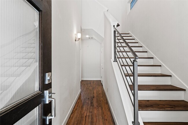 Photo - 1013 W 17th St