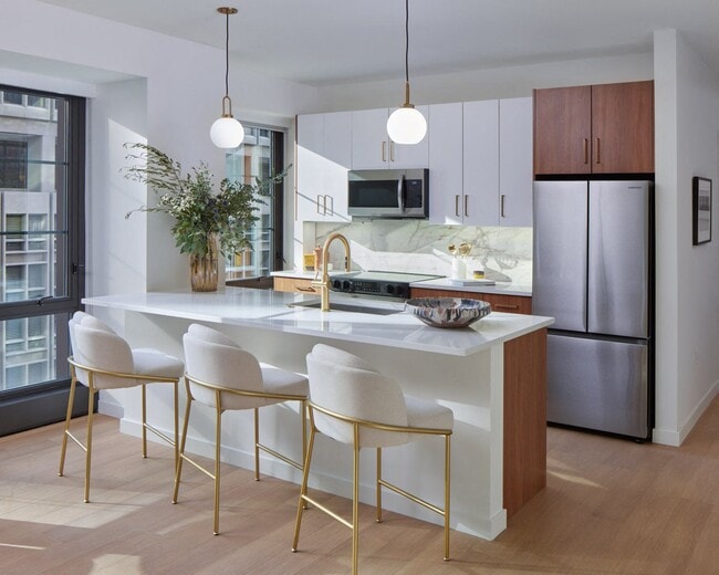 17 Market West