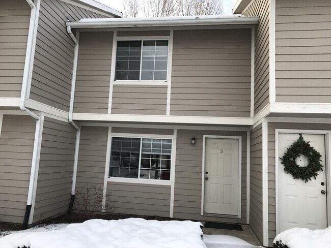 Building Photo - Pet Friendly! Two Bedroom Grant Creek Cond...