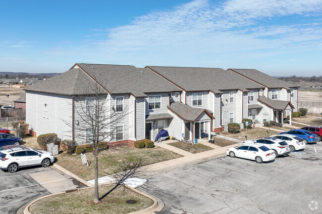 Primary - Glenshire Court Apartments