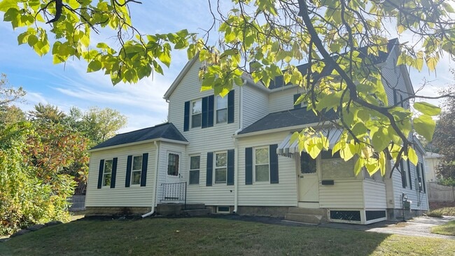 18 Holman Ave