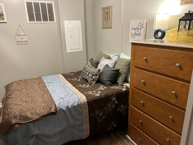 Photo - COZY MOBILE HOME AVAILABLE! 1 bed 1 bath in Stardust Mobile Home Park.