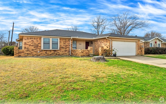 Building Photo - 2321 Parkside Dr Rental