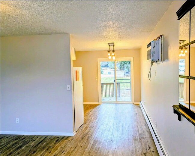 Photo - 303 W Elizabeth St