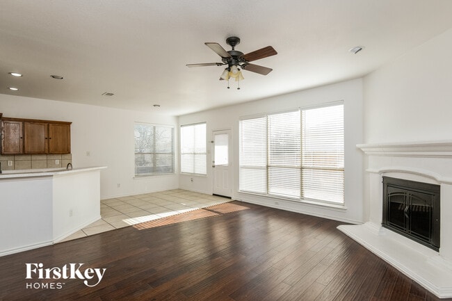 Photo - 1101 Sunderland Ln
