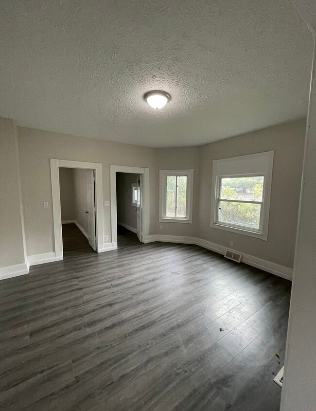 37 Magnolia Ave
