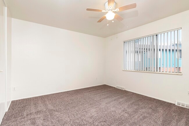 Bedroom - The Townhouse Apartment Homes