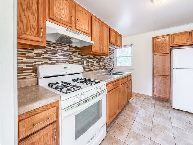 Building Photo - Newly Renovated 2 bedroom, 1 bathroom Urbana-Available April 1st, 2026
