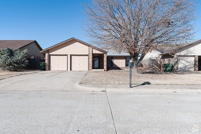 Building Photo - Cozy 3 Bed 2 Bath near Yukon High School Rental