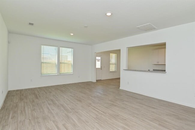 Photo - 1005 Greenshank Dr