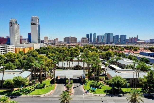 Building Photo - 4918 River Glen Dr