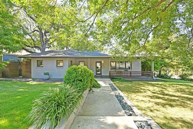 Photo - 701 Brownlee Cir