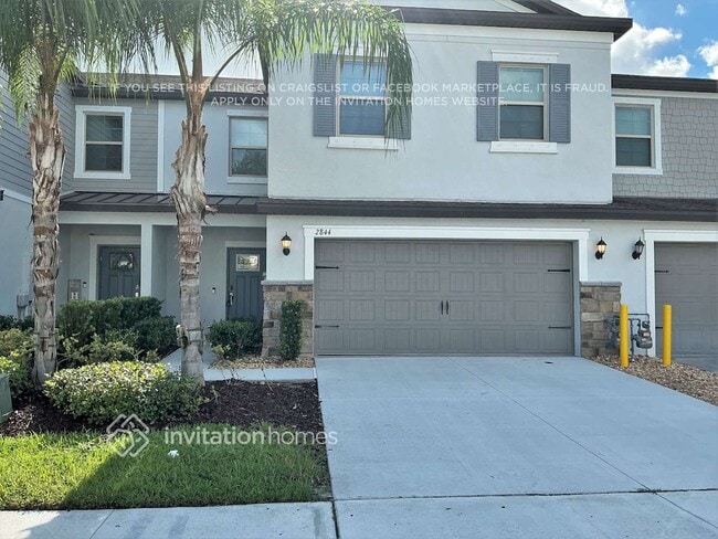 Building Photo - 2844 Coach Manors Way