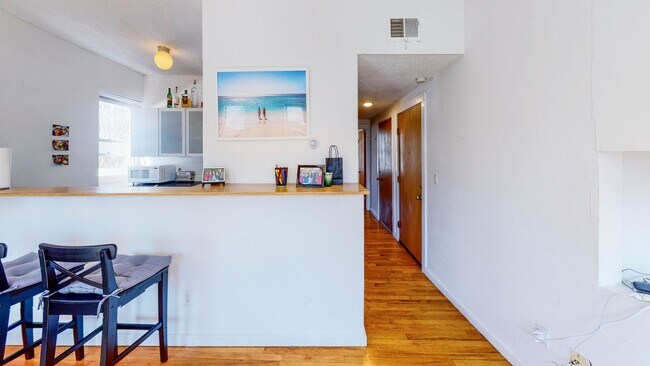 Photo - Architect-Designed 1BR in East Rock | Exposed Brick | Steps to Yale SOM Unidad 1