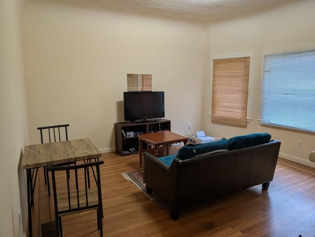 Sala de estar - 28175 2817.5 Telegraph Ave Unidad 2817.5 Telegraph Ave. Berkeley