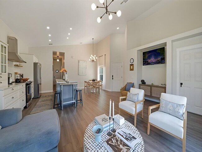 Photo - 484 Windsor Pl