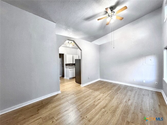 Photo - 1108 W McCarty Ln