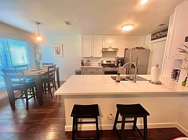 Photo - 303 Craigmont Dr