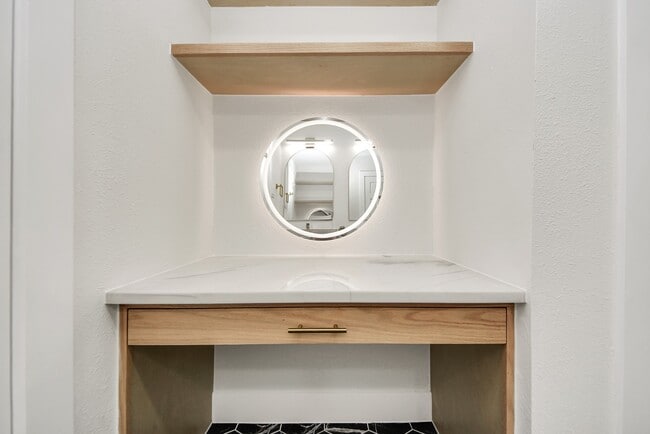 Building Photo - 26206 Maplewood Dr