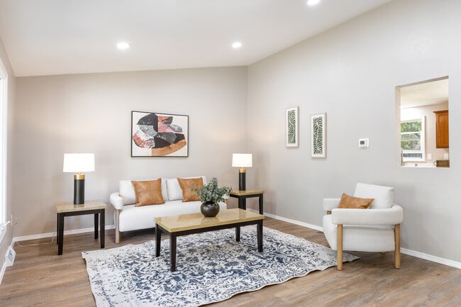 Photo - 2437 Deer Trl