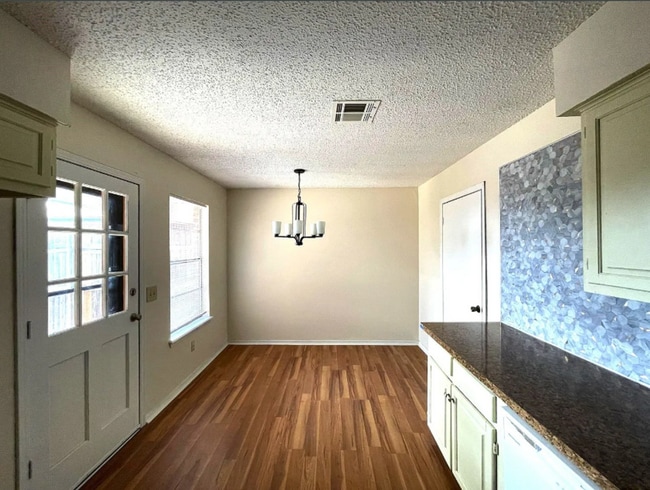 1108 Parkview Dr