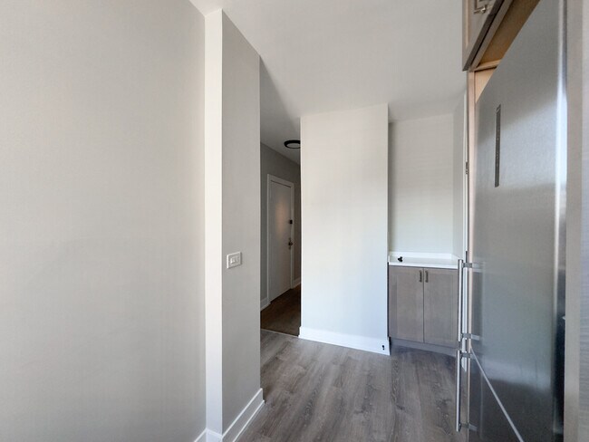 Photo - 5115 W Montrose Ave Unidad A2