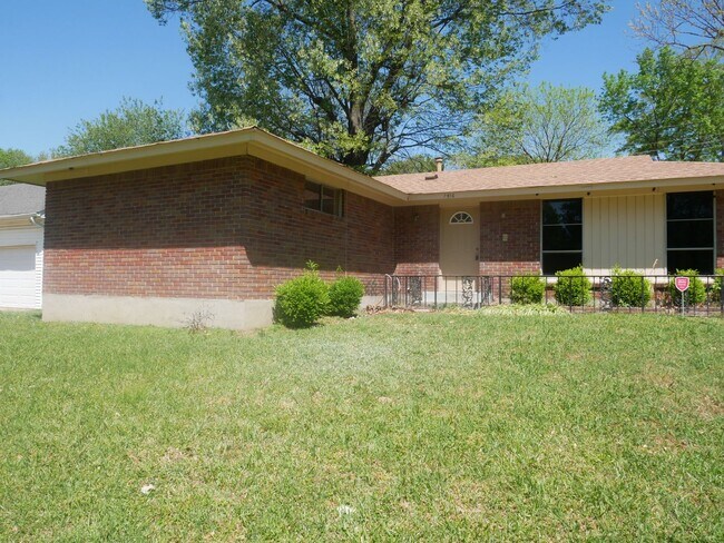 Photo - ****JUST REDUCED****1416 Vicksburg Drive S...