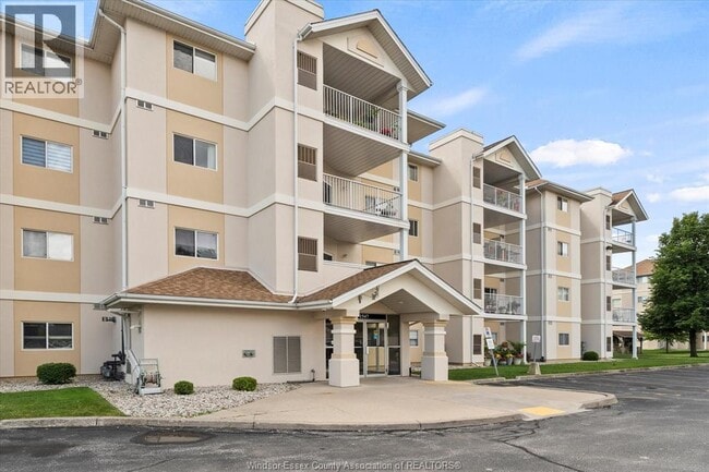 Photo - 1547 Grand Marais Rd W Unit 407