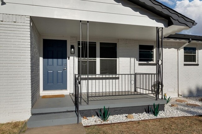 Photo - 333 NW 65th St