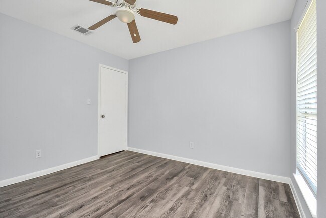 Photo - 1908 Avenue B