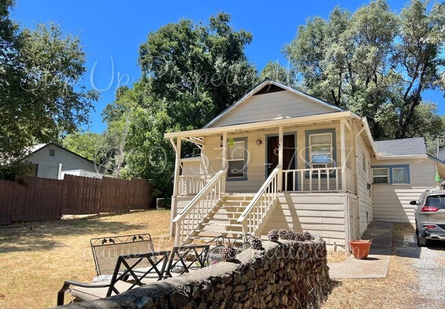 Building Photo - Cozy 3-Bedroom Home with Backyard Patio & ...
