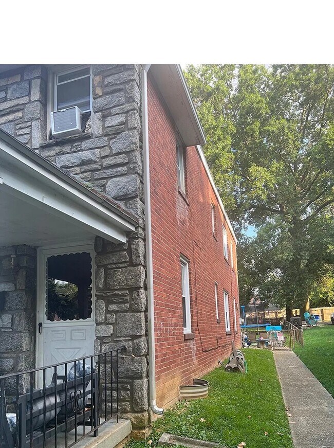 Photo - 913 E 21st St