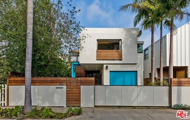 Building Photo - 832 Superba Ave Rental