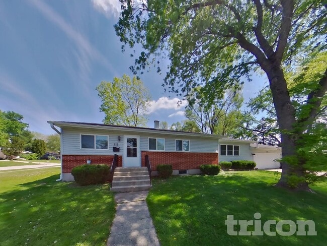 Building Photo - 815 Sandra Ln