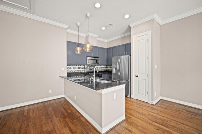 Photo - 3840 Center St
