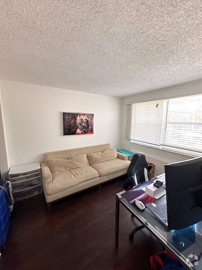 Building Photo - 8801 Wiles Rd Unit 202 Rental