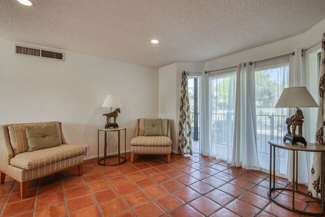 Photo - (Completely Furnished) Beautiful 1 bed/1 bath Apartment. With Pool in the premises. Unit 86