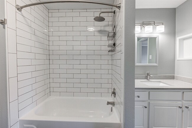 Building Photo - 6406 Ferris Dr Unit 21