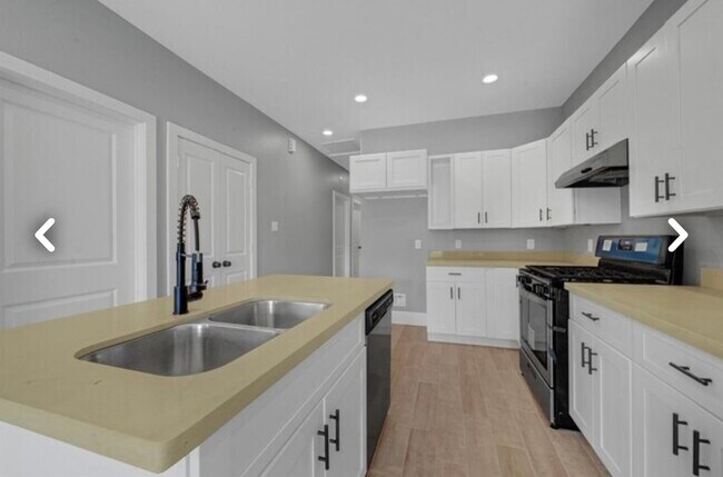 Photo - 4631 Briscoe St