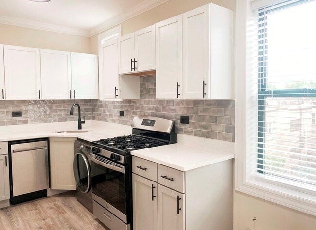 Photo - 3841 N Greenview Ave Unit 3E