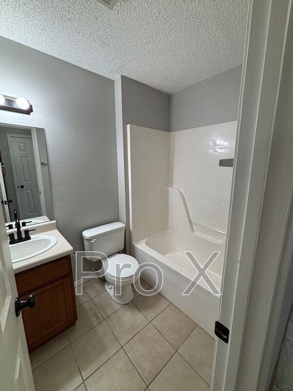 Photo - 3409 SW Victoria Pl Unit Apt 2