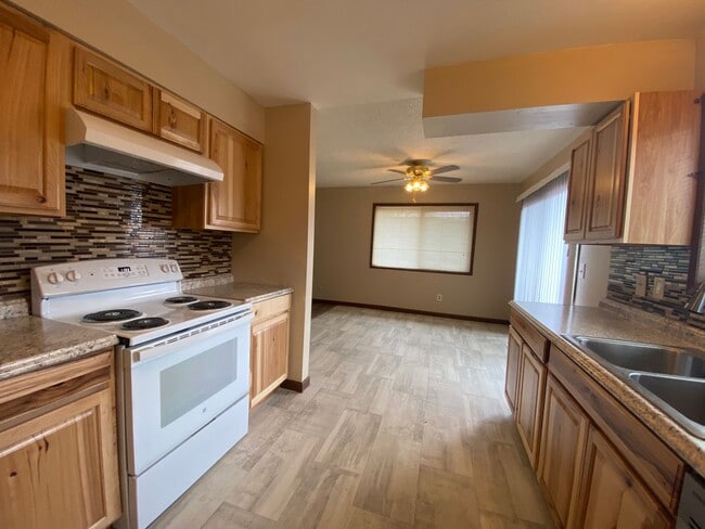 Photo - Charming 2 Bedroom with Attached Garage!