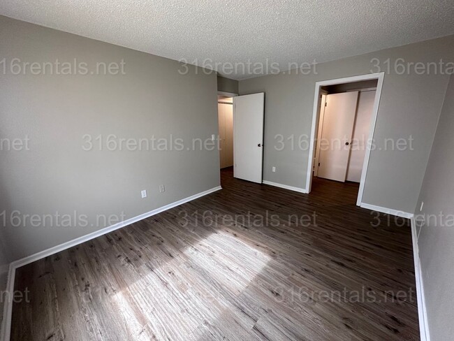 Photo - ** COMING SOON PLEASE CHECK BACK AT A LATE... Unit 869 Nims - 7