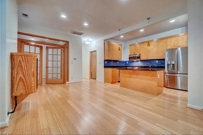 Building Photo - 520 W Olney Rd Unit 3