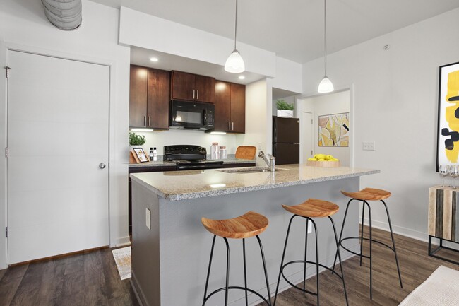 Bar completo, bienvenida a amigos - Lofts at Union Hill