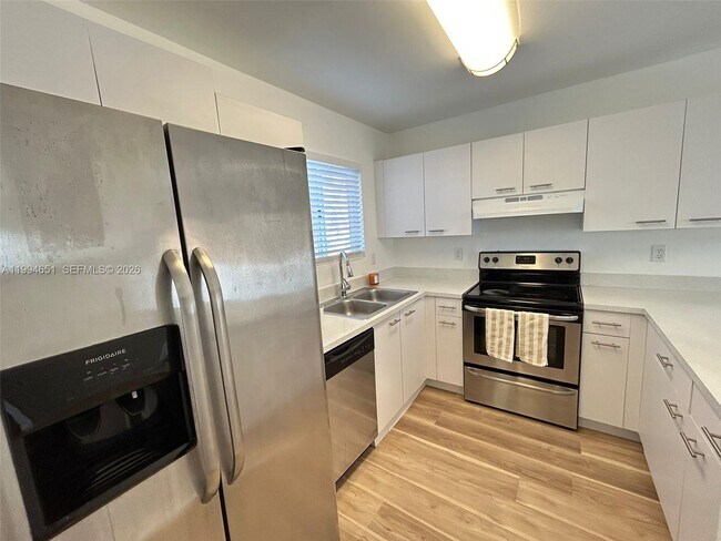 Photo - 6255 SW Kendale Lakes Cir Unit 225