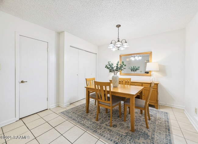 Photo - 108 Shekel Dr