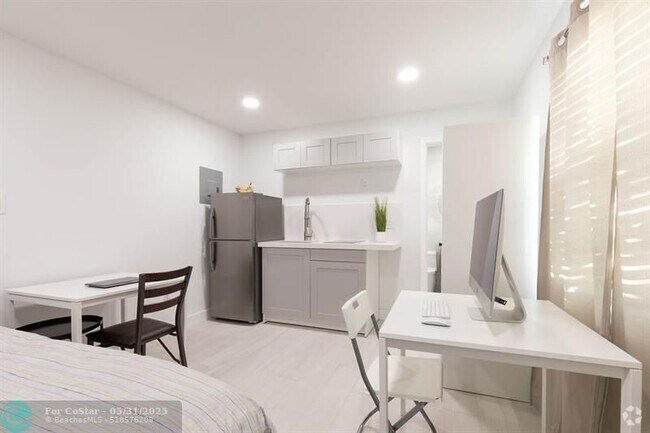 Building Photo - 1826 Jefferson St Unit 3 Rental